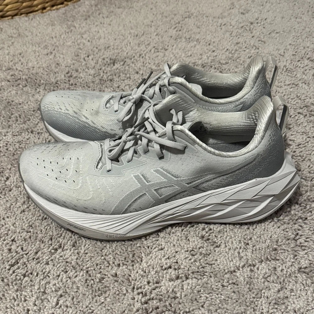 ASICS NovaBlast 4 Running Shoes - Picture 2 of 6